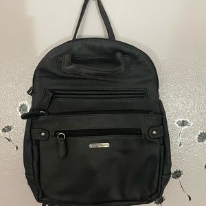 Black medium backpack